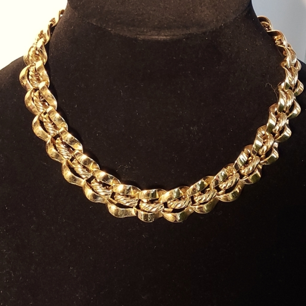 Vintage Trifari gold tone choker